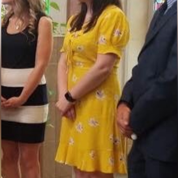 Yellow Who What Wear dress with floral details - Picture 2 of 4